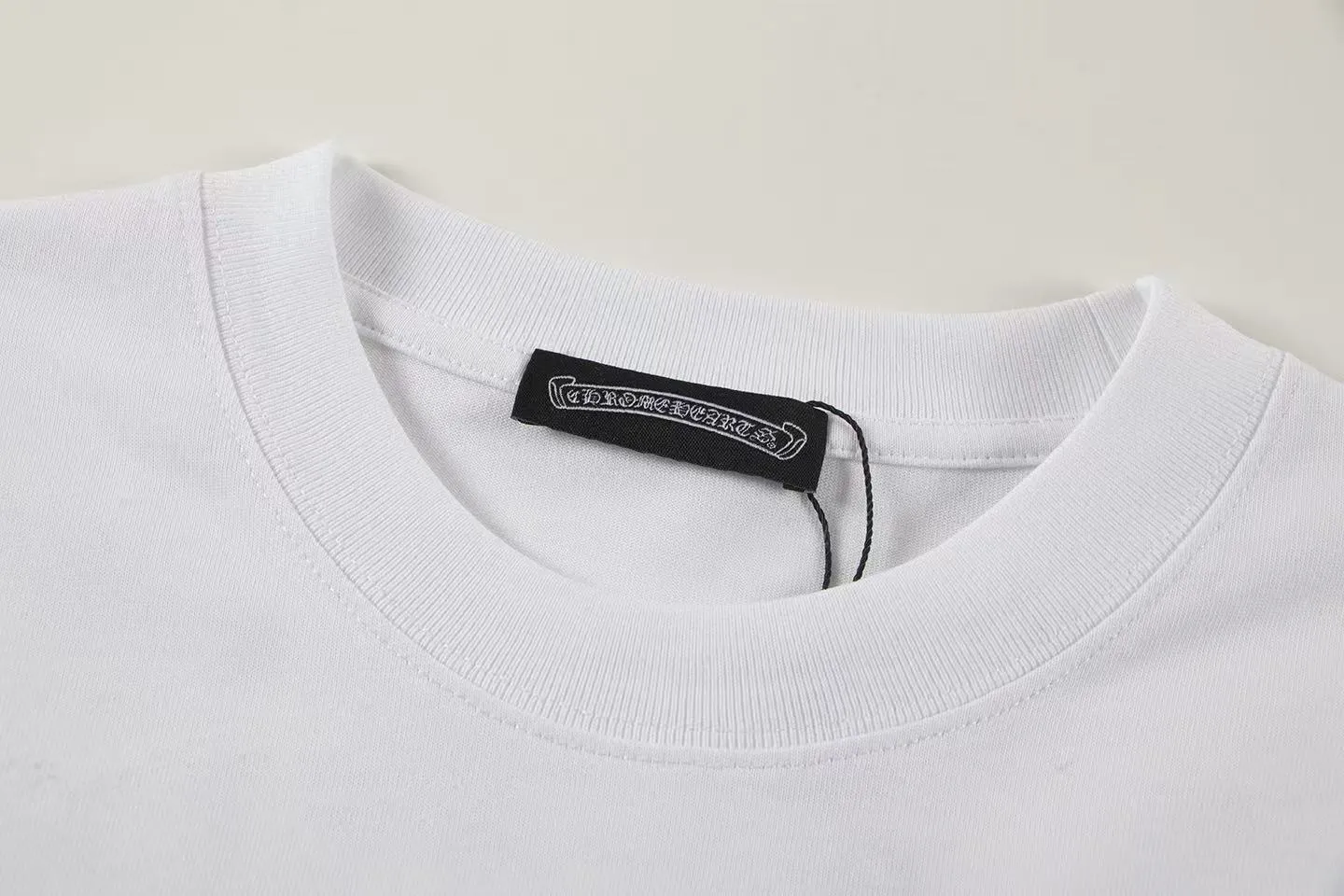 🅿️150 Style: 2025 new Croix Heart short-sleeved T-shirt Material: High version 300g double yarn combed cotton Size: S～XL Color: White Style number: Z009